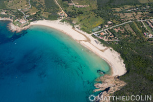 France. Corse du Sud (2A), commune de Cargèse,  plage d'Arone (vue aérienne)